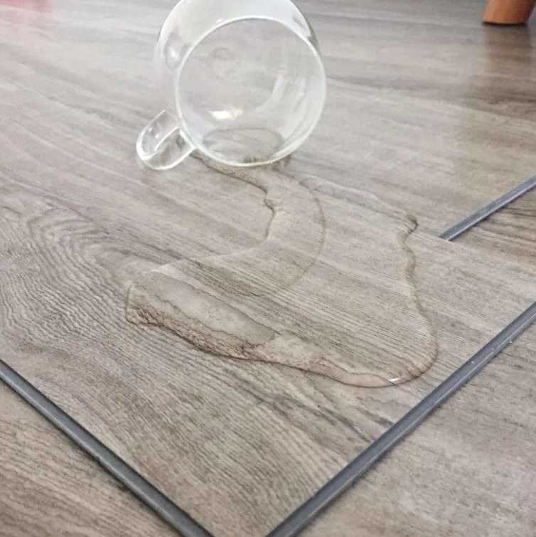 کف کف PVC SPC متقاطع کاشی های وینیل کف تخت وینیل برای کف گاراژ