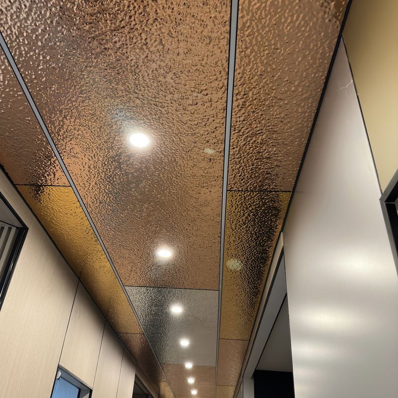 فروش داغ پانل دیواری زغال سنگ بامبو جامد 1220 × 2800 میلی متر ضد آب کامپوزیت سنگ مرمر دانه بامبو