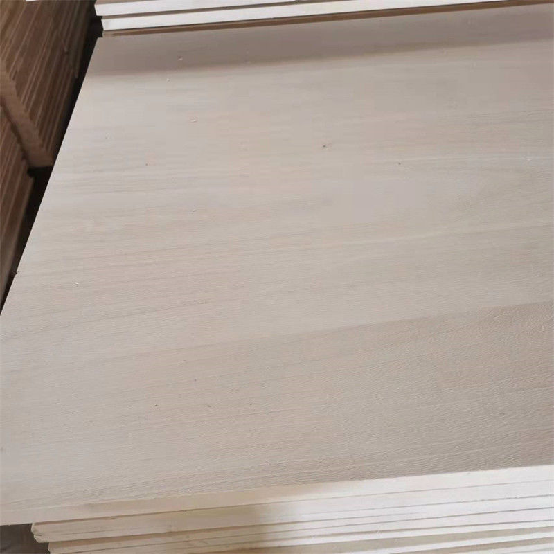 قیمت عمده فروشی 4 * 8ft 18mm چوب کاج انگشت پیوسته چوب کاج نو زيلندي چوب جامد برای مبلمان