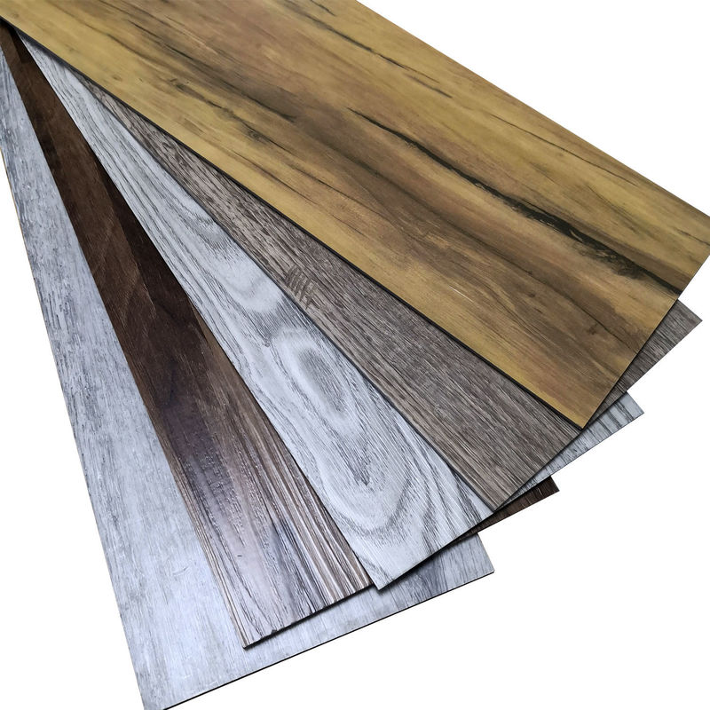 کفپوش های مدرن خود چسبنده PVC LVT راه حل نهایی برای بازسازی خانه های قدیمی