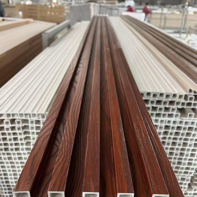 پانل دیواری شیاردار WPC داخلی سه بعدی PVC جایگزین چوب پانل های فضای باز/تجاری/آشپزخانه/سالن ورزشی ورق پلاستیکی ضد آب