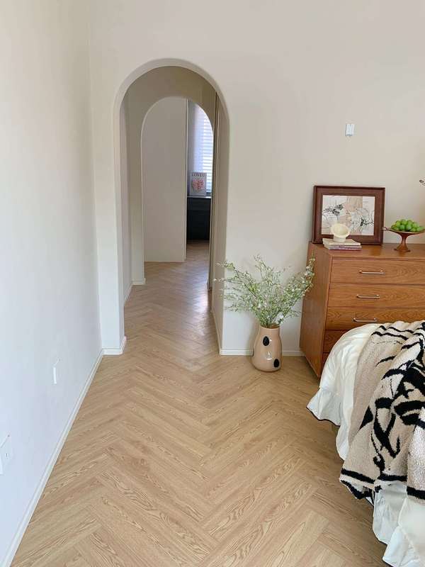 کفپوش کلیک وینیل لوکس با هسته سخت 8 میلی‌متری 12 میلی‌متری چوب ممتاز طرح استخوان شاه ماهی ضد لغزش Piso Spc Click کفپوش 5 میلی‌متری